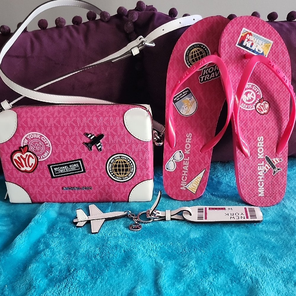 NWOT Michael Kors Pink and White Bag and Flip-Flop Set W10 w/ Bag Charm